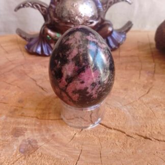Oeuf en rhodonite de Madagascar