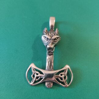 Collier hache et tête de Loup