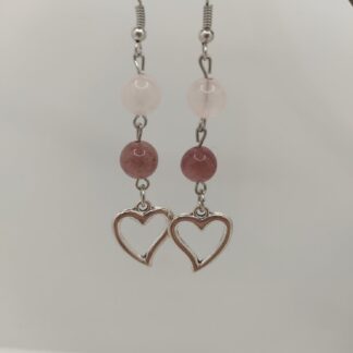 Boucles d'oreille quartz rose et quartz fraise, charms coeur