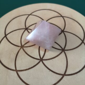 Pyramide quartz rose