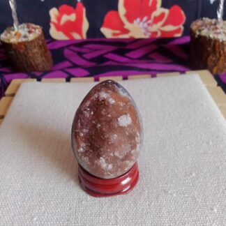 Oeuf en améthyste dorée