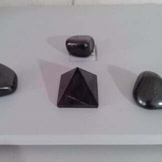 Pyramide en shungite