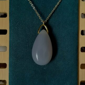 Pendentif en agate naturelle — un geste de retour à soi